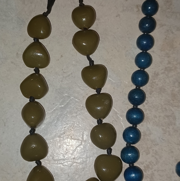 Lot of 8 wooden beaded necklaces - Picture 2 of 7